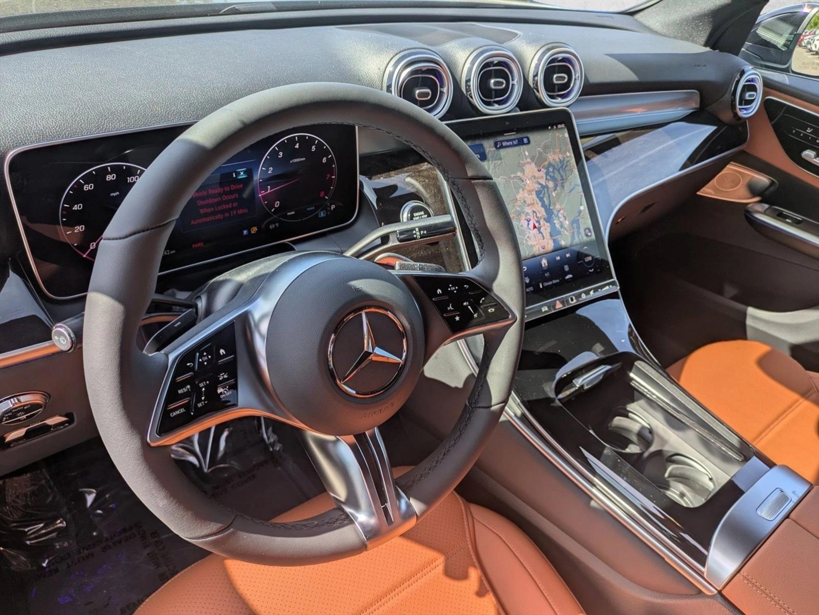 2025 Mercedes Benz GLC 300 4MATIC photo 3
