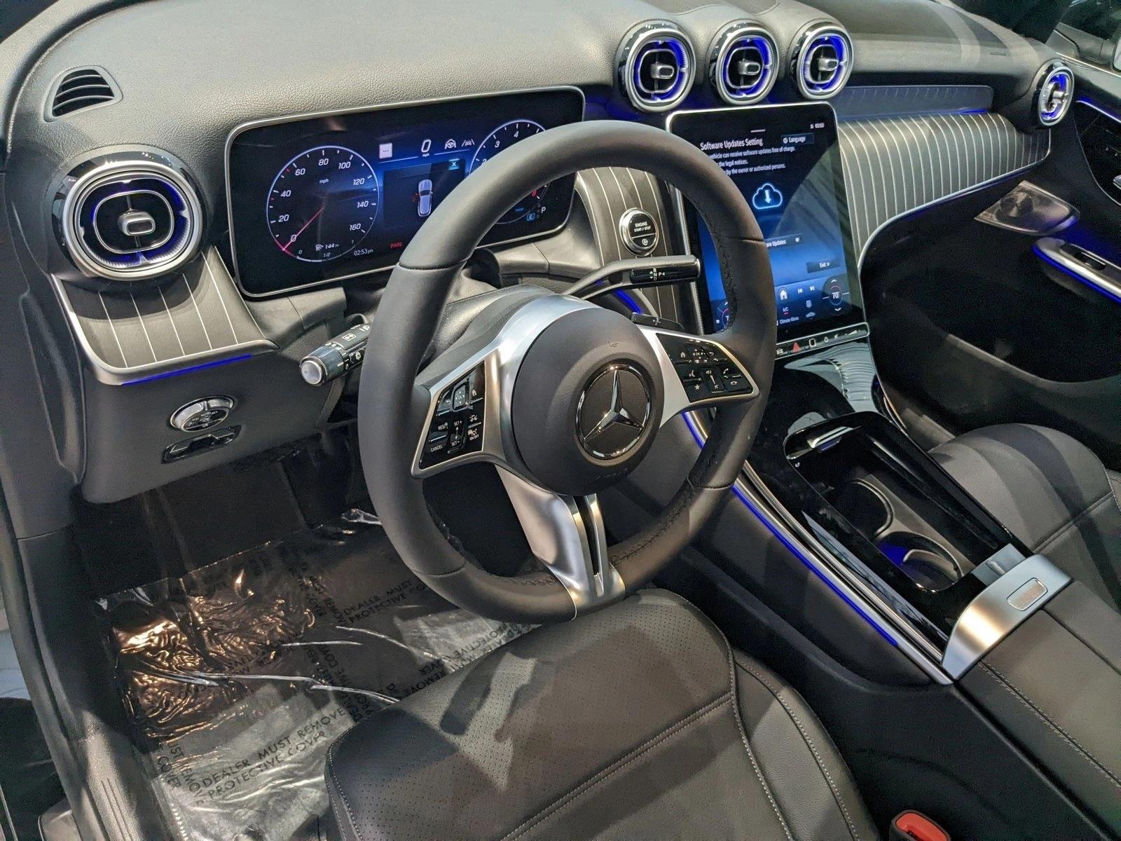 2025 Mercedes Benz GLC 300 4MATIC photo 3