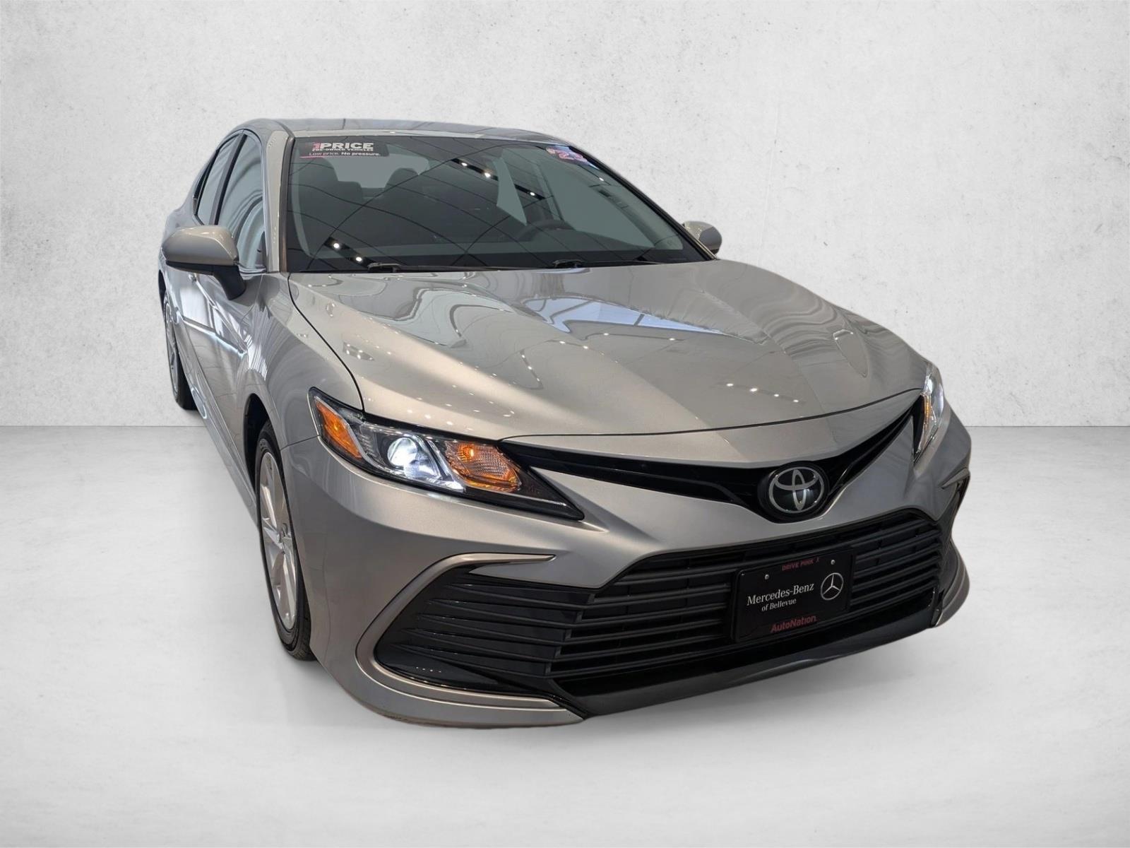 2023 Toyota Camry LE photo 3