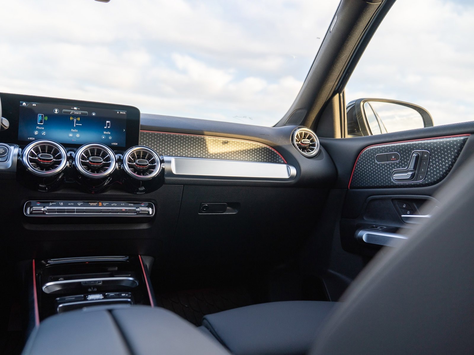 2026 Mercedes-Benz GLB GLB 250 - Photo 20