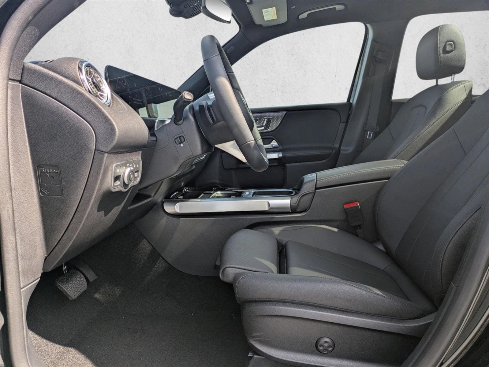 2026 Mercedes-Benz GLB GLB 250 - Photo 17