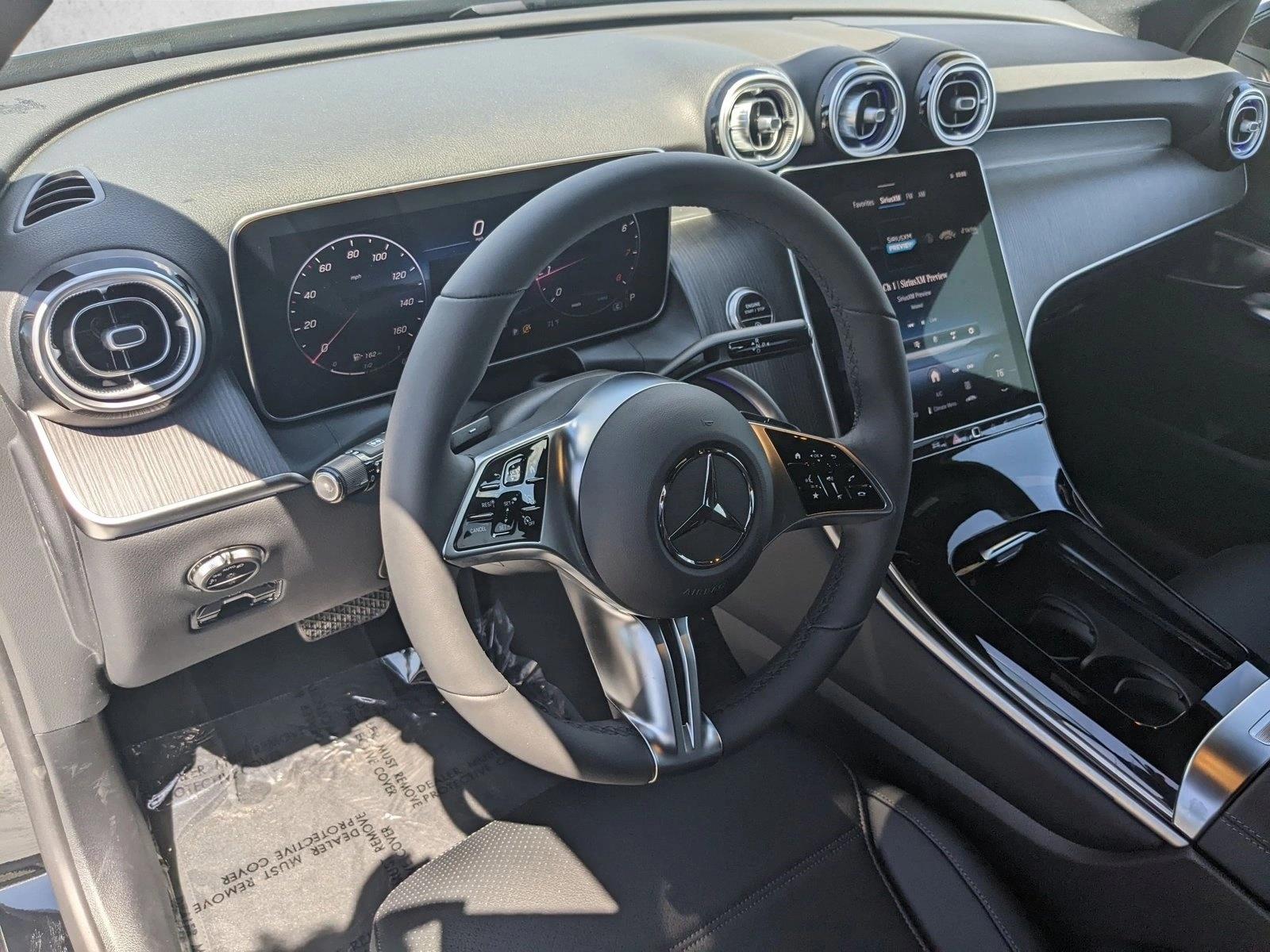 2025 Mercedes Benz GLC 300 4MATIC photo 3