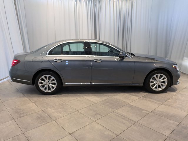 2017 Mercedes Benz E 400 4MATIC photo 4