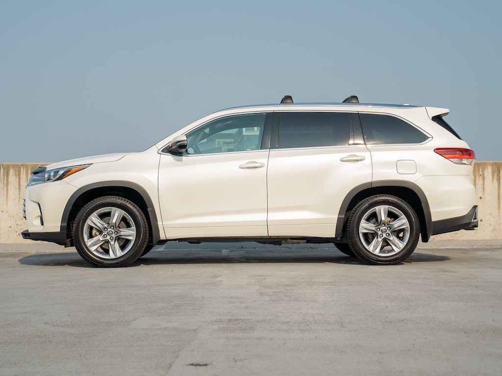 Used 2017 Toyota Highlander Limited V6 SUV