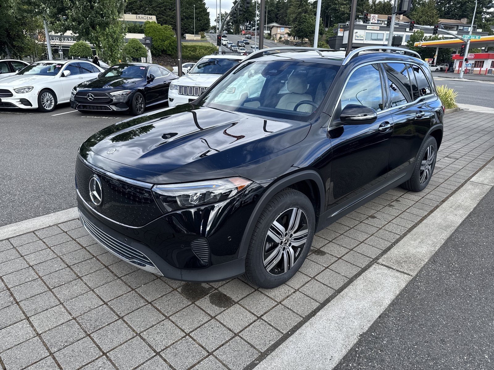 2024 Mercedes-Benz EQB EQB 300 4MATIC's photo