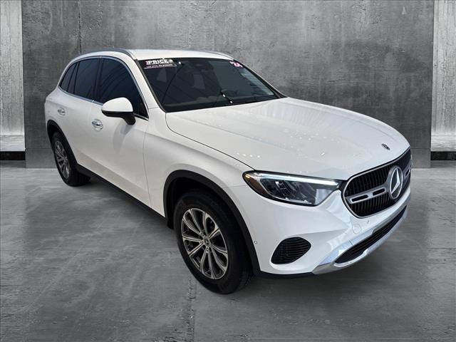 2024 Mercedes Benz GLC 300 4MATIC photo 3