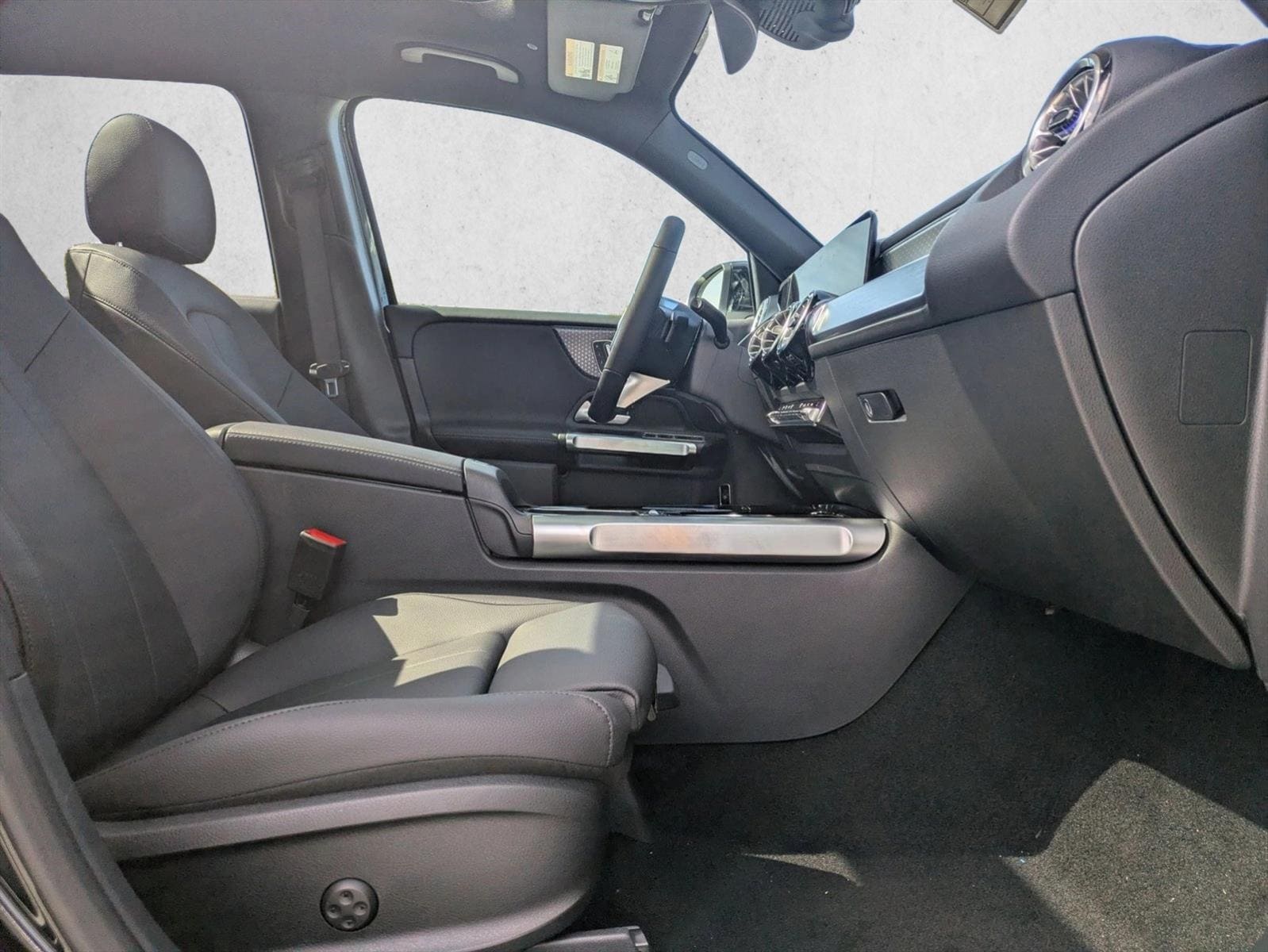 2026 Mercedes-Benz GLB GLB 250 - Photo 22