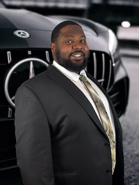 Staff member Lorenzo Johnson from ID_7143e003e67b