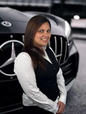 Staff member Sandra Roman from ID_7143e003e67b