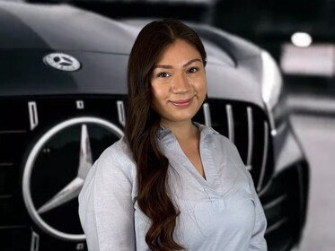 Staff member Elizabeth Hernandez from ID_7143e003e67b