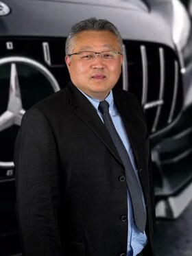 Staff member Jeff Kim  from ID_7143e003e67b