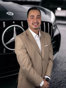 Staff member Richard Truong from ID_7143e003e67b