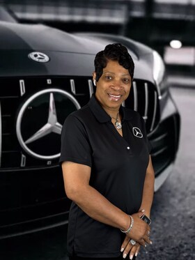 Staff member Sheneta Bates from ID_aac1dd3df021