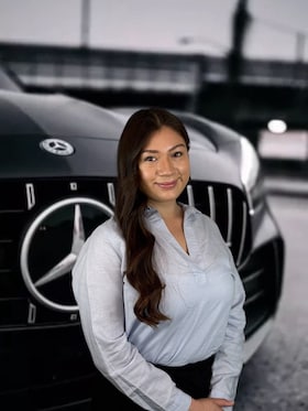 Staff member Elizabeth Hernandez from ID_7143e003e67b