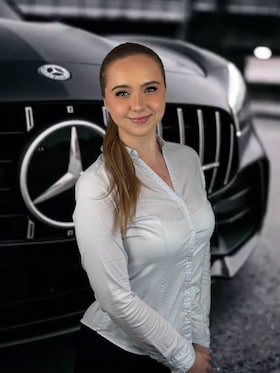 Staff member Nicole Fedorov from ID_7143e003e67b