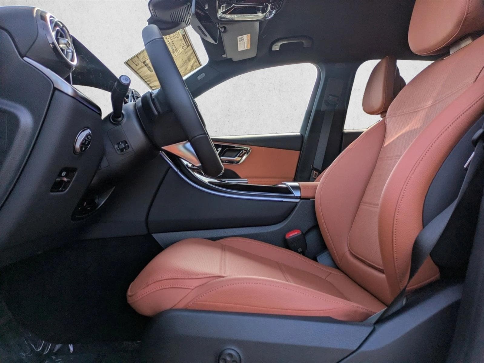 2025 Mercedes Benz GLC 300 4MATIC photo 4