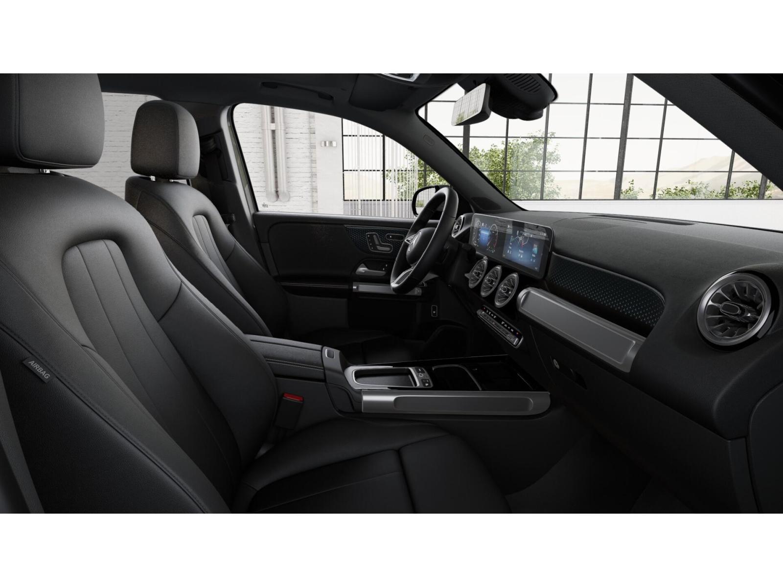 2026 Mercedes Benz GLB 250 4MATIC photo 4