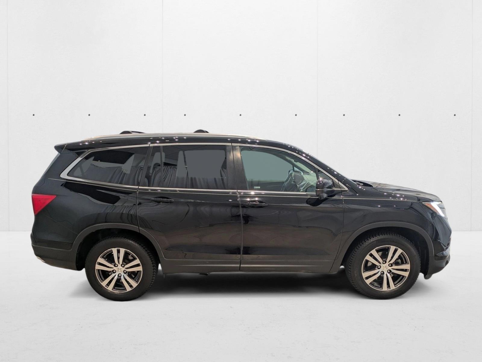 2017 Honda Pilot EX-L photo 2