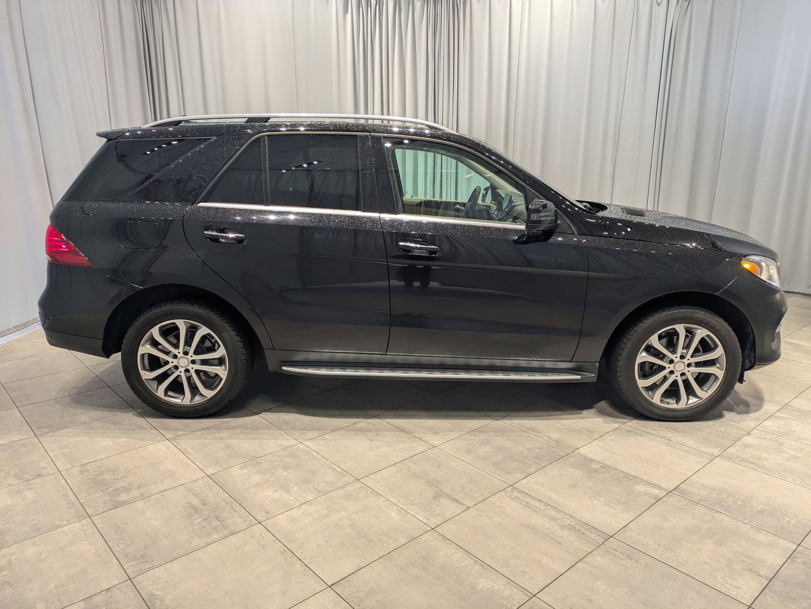 2016 Mercedes Benz GLE 350 4MATIC photo 4