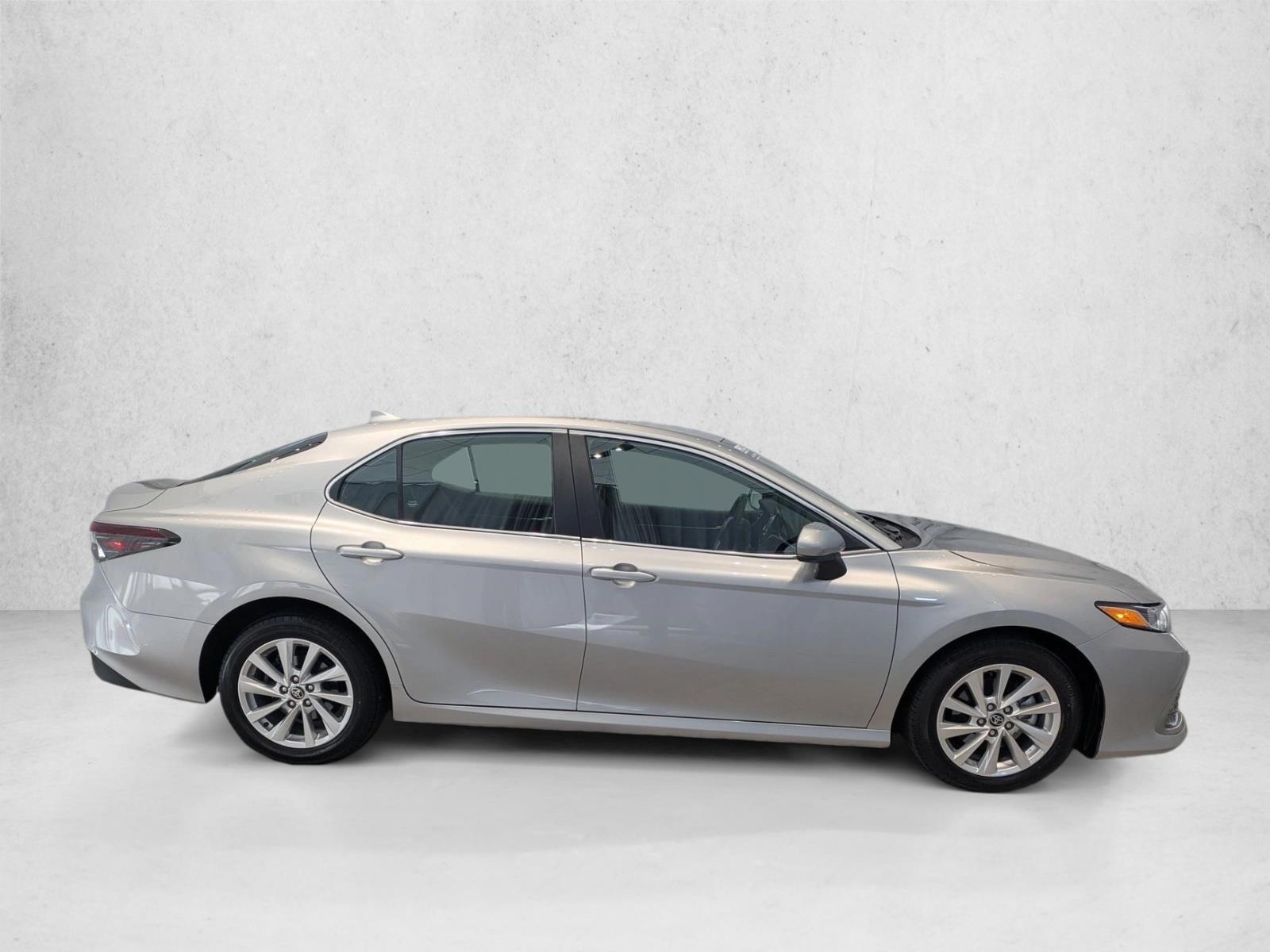 2023 Toyota Camry LE photo 4