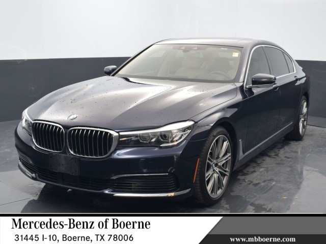 2019 BMW 7 Series 740i's photo