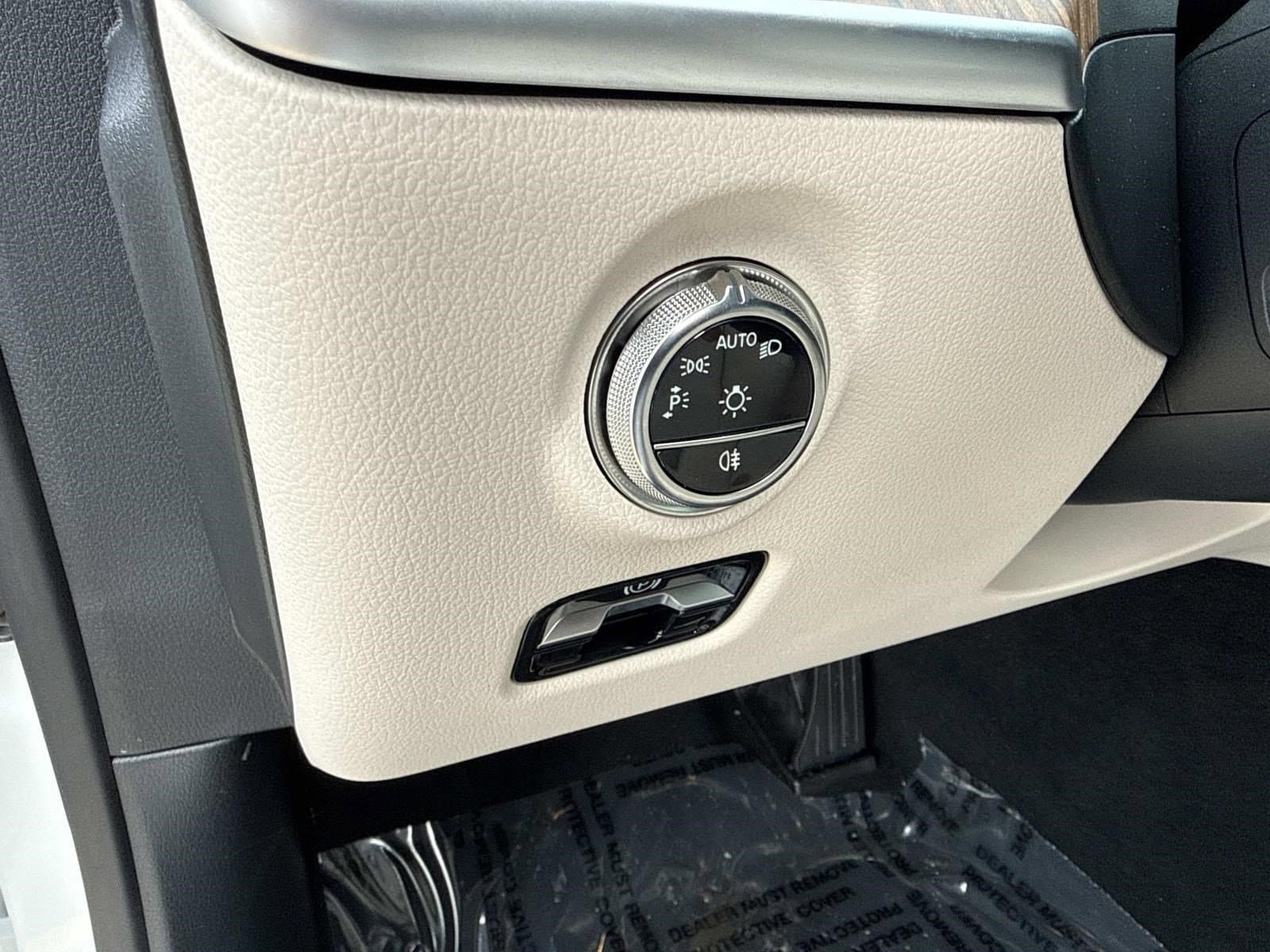 2025 MERCEDES-BENZ C-CLASS - Image 29