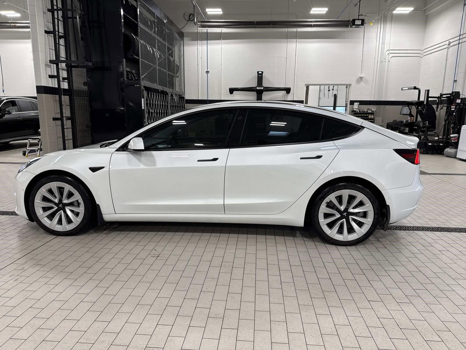 2022 TESLA MODEL 3 - Image 2