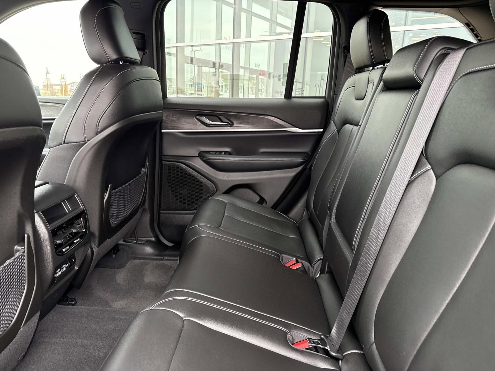 2024 JEEP GRAND CHEROKEE - Image 17