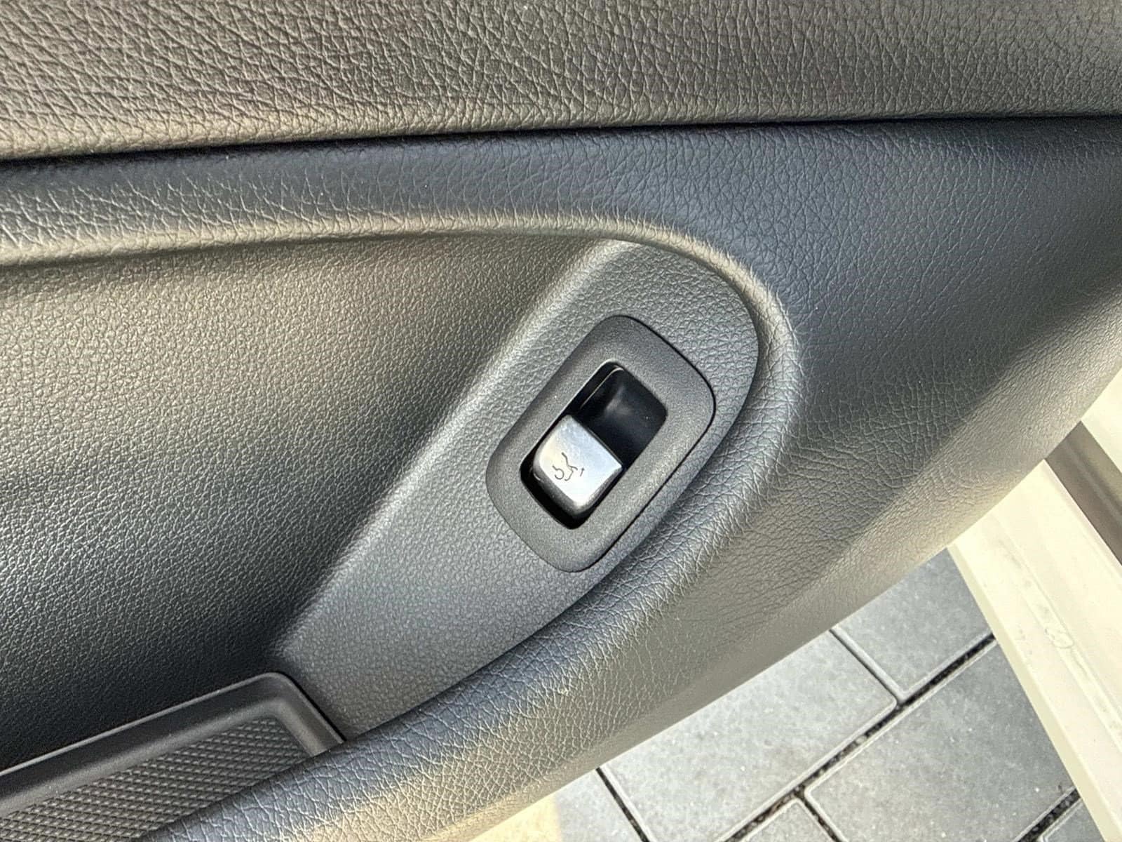 2018 MERCEDES-BENZ C-CLASS - Image 18