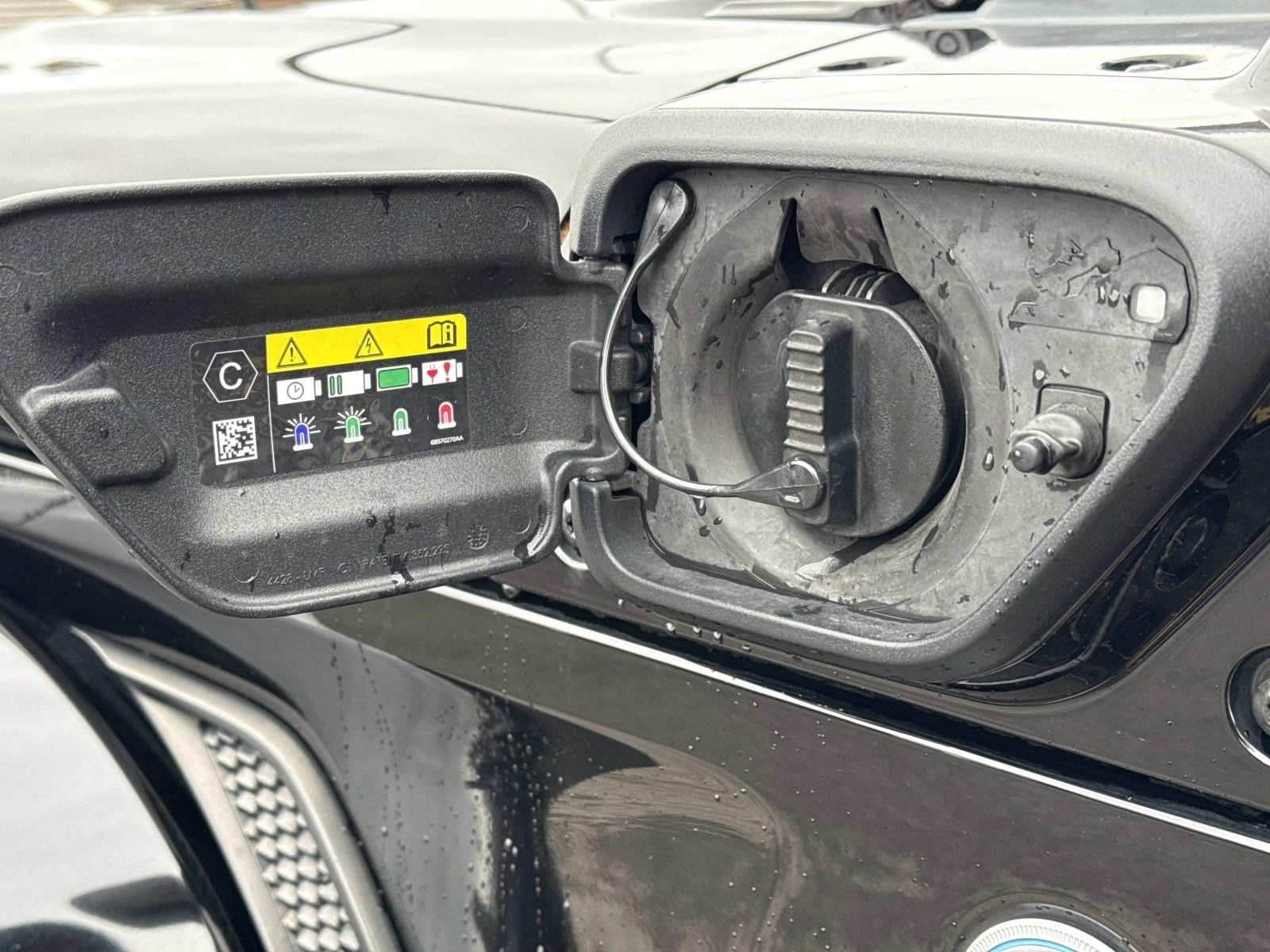 2022 JEEP WRANGLER - Image 11