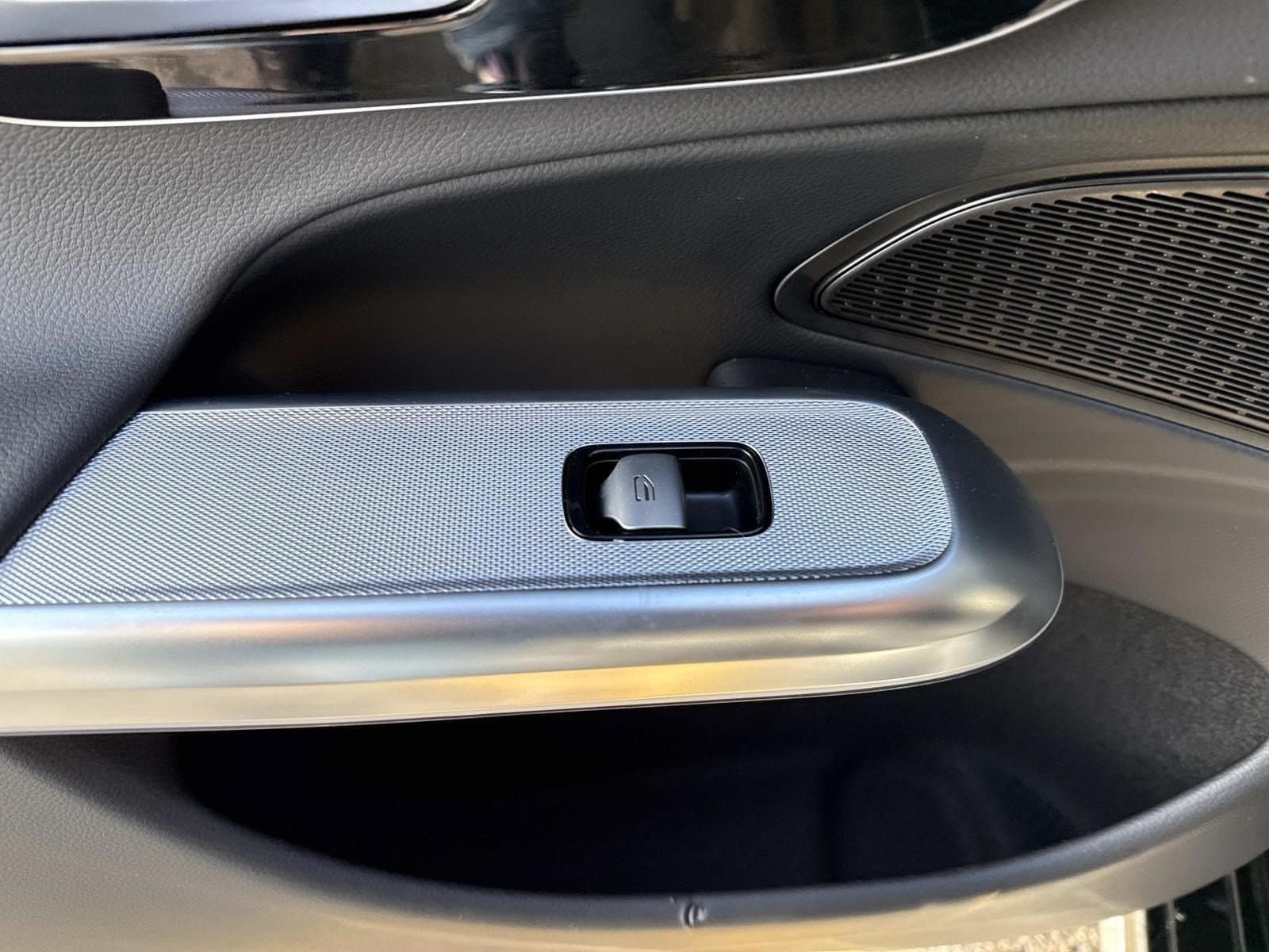 2024 Mercedes-Benz E-Class E350 - Photo 16