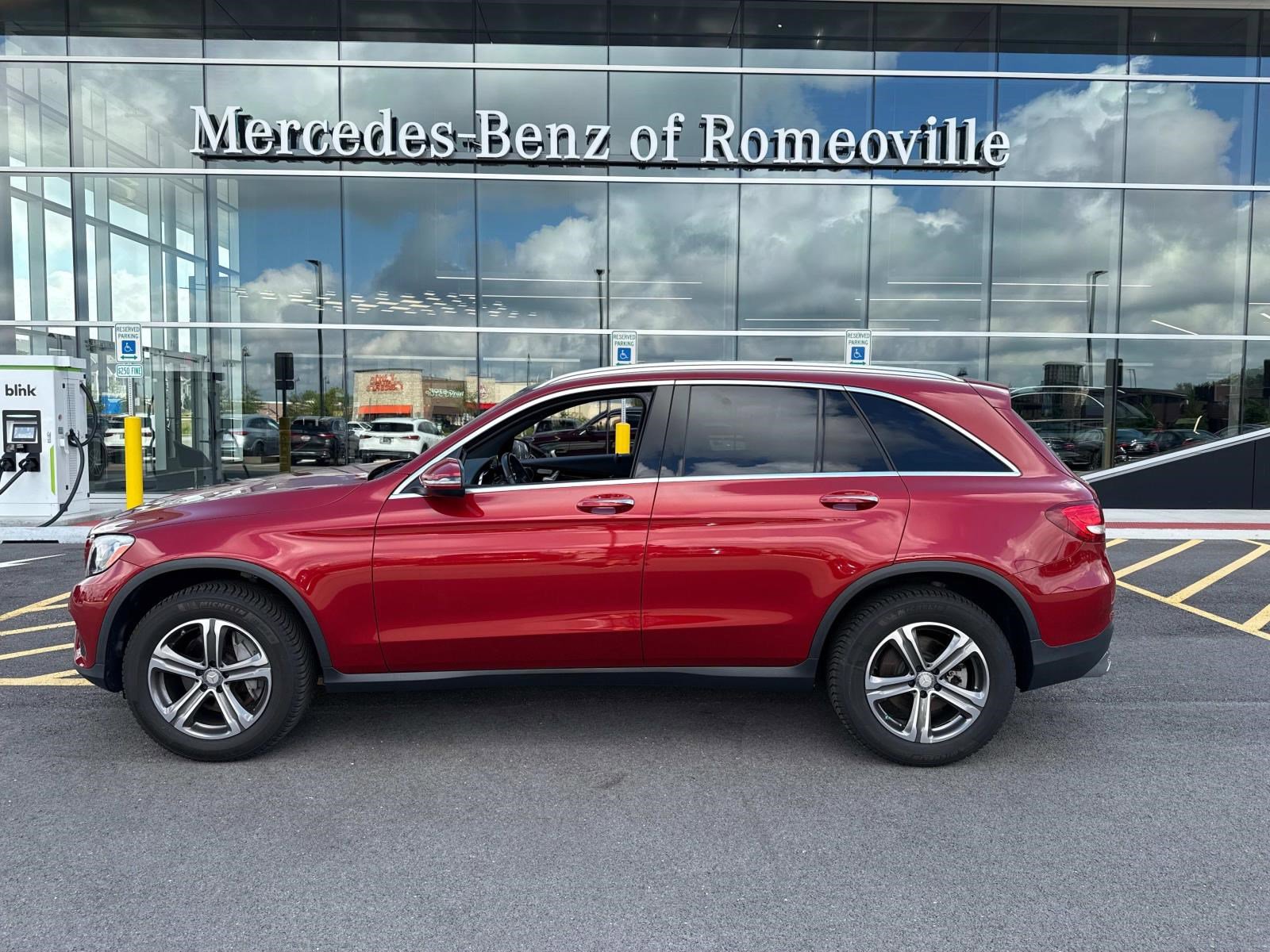 2017 Mercedes Benz GLC 300 4MATIC photo 2