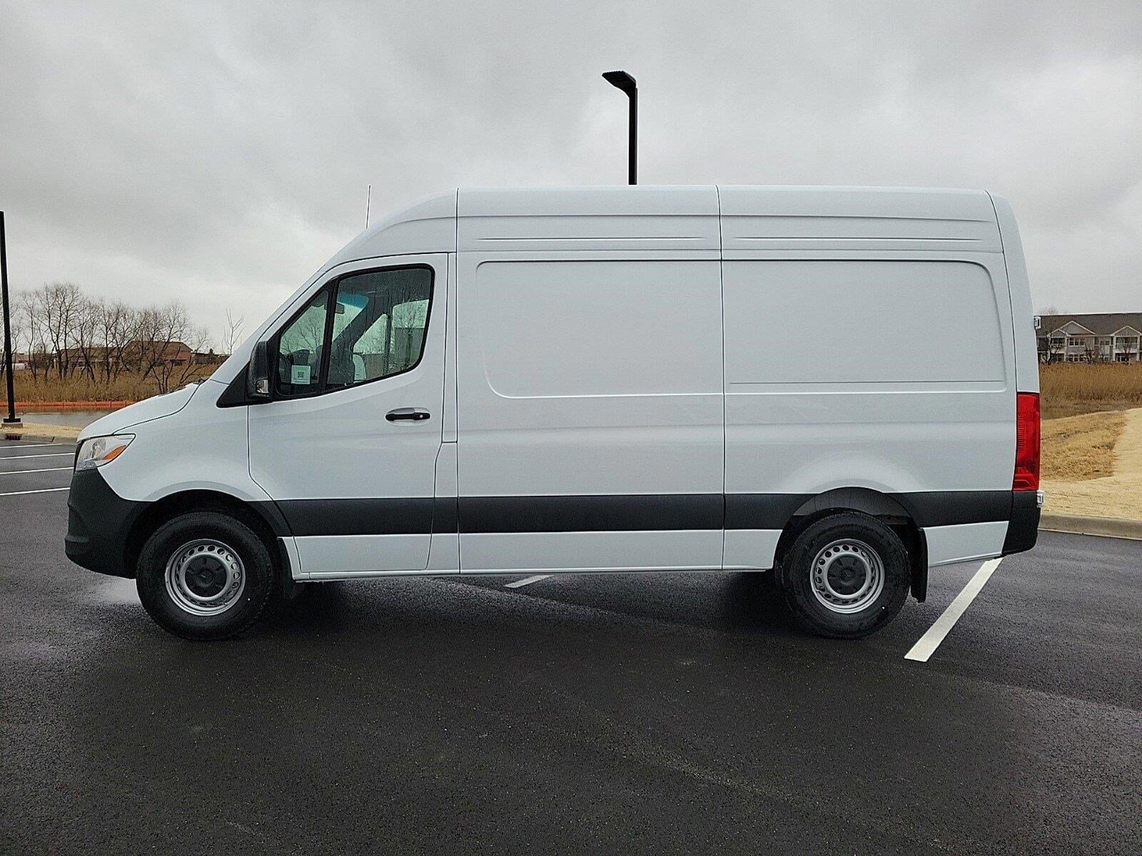 2025 Mercedes Benz Sprinter 2500 photo 2