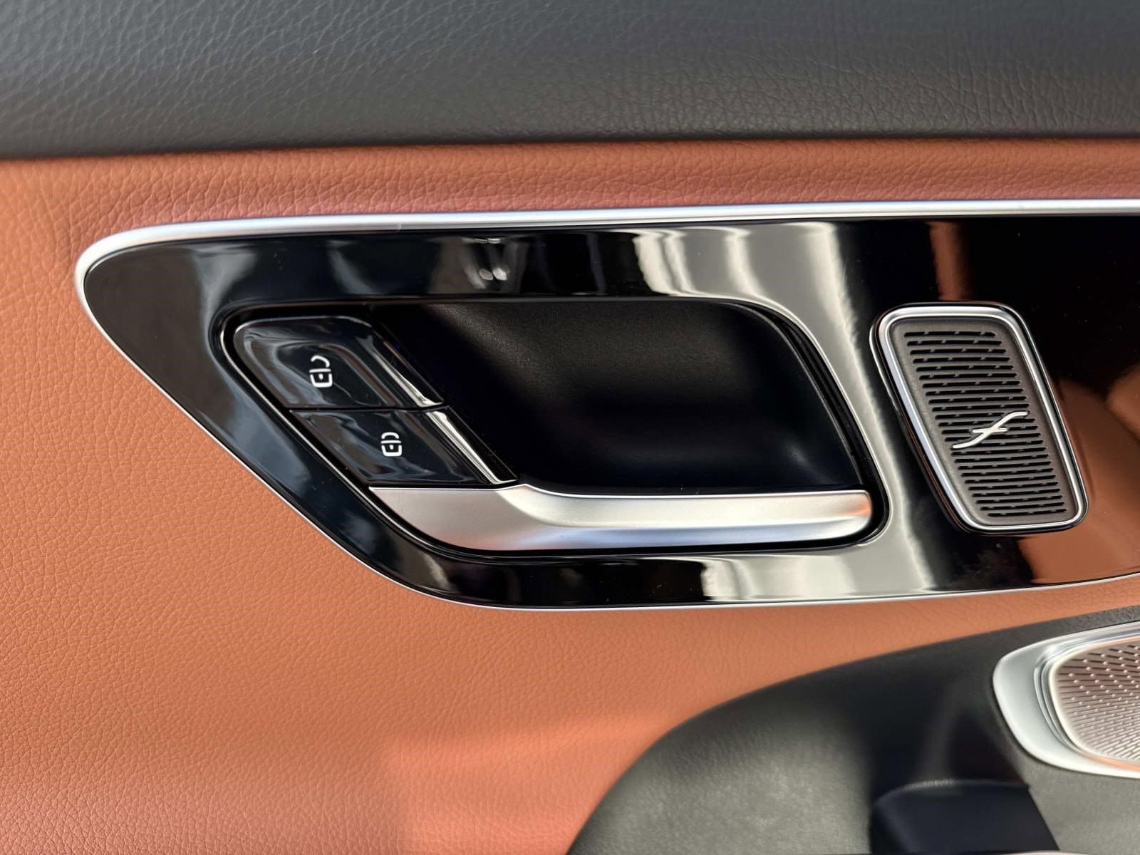 2026 MERCEDES-BENZ C-CLASS - Image 16