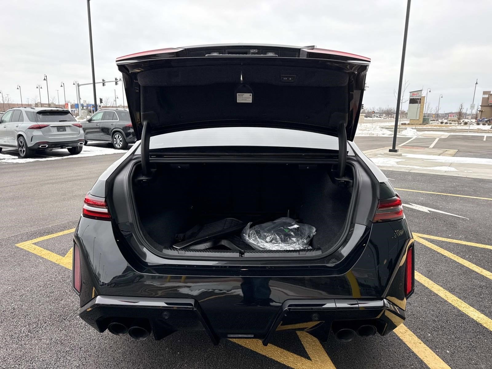 2025 BMW M5 - Image 9