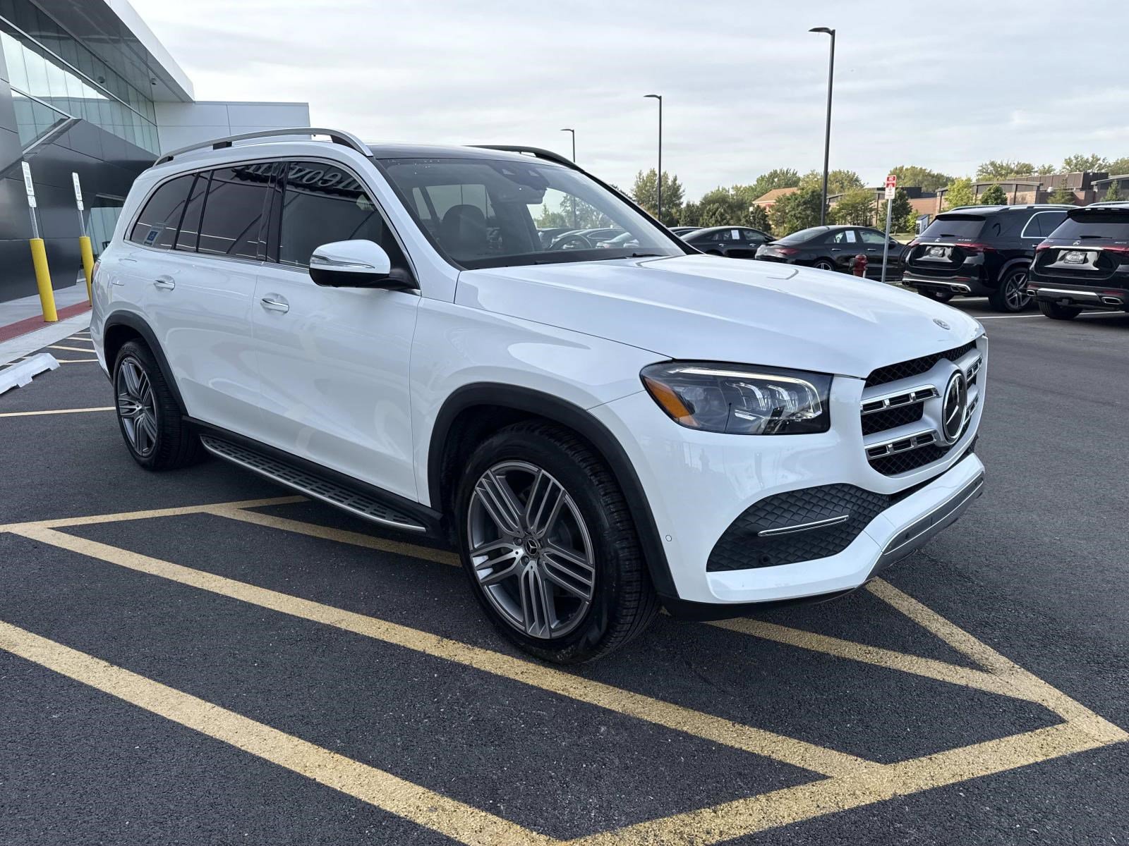 2022 Mercedes Benz GLS 450 4MATIC photo 3