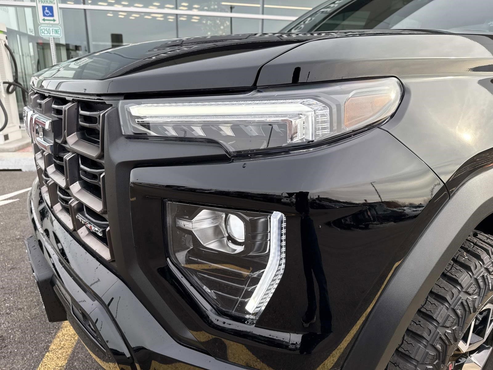 2024 GMC CANYON - Image 12