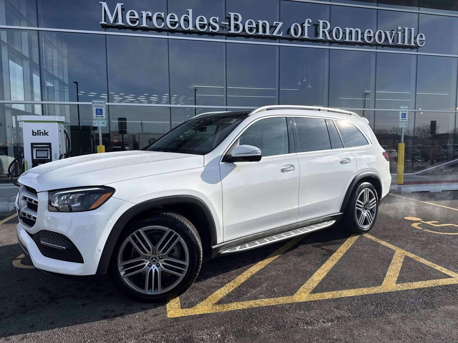 2021 Mercedes-Benz GLS GLS450's photo