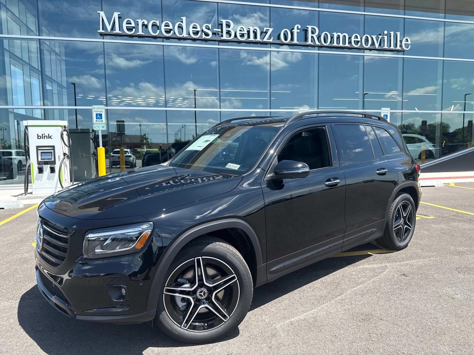 2025 Mercedes-Benz GLB Base's photo