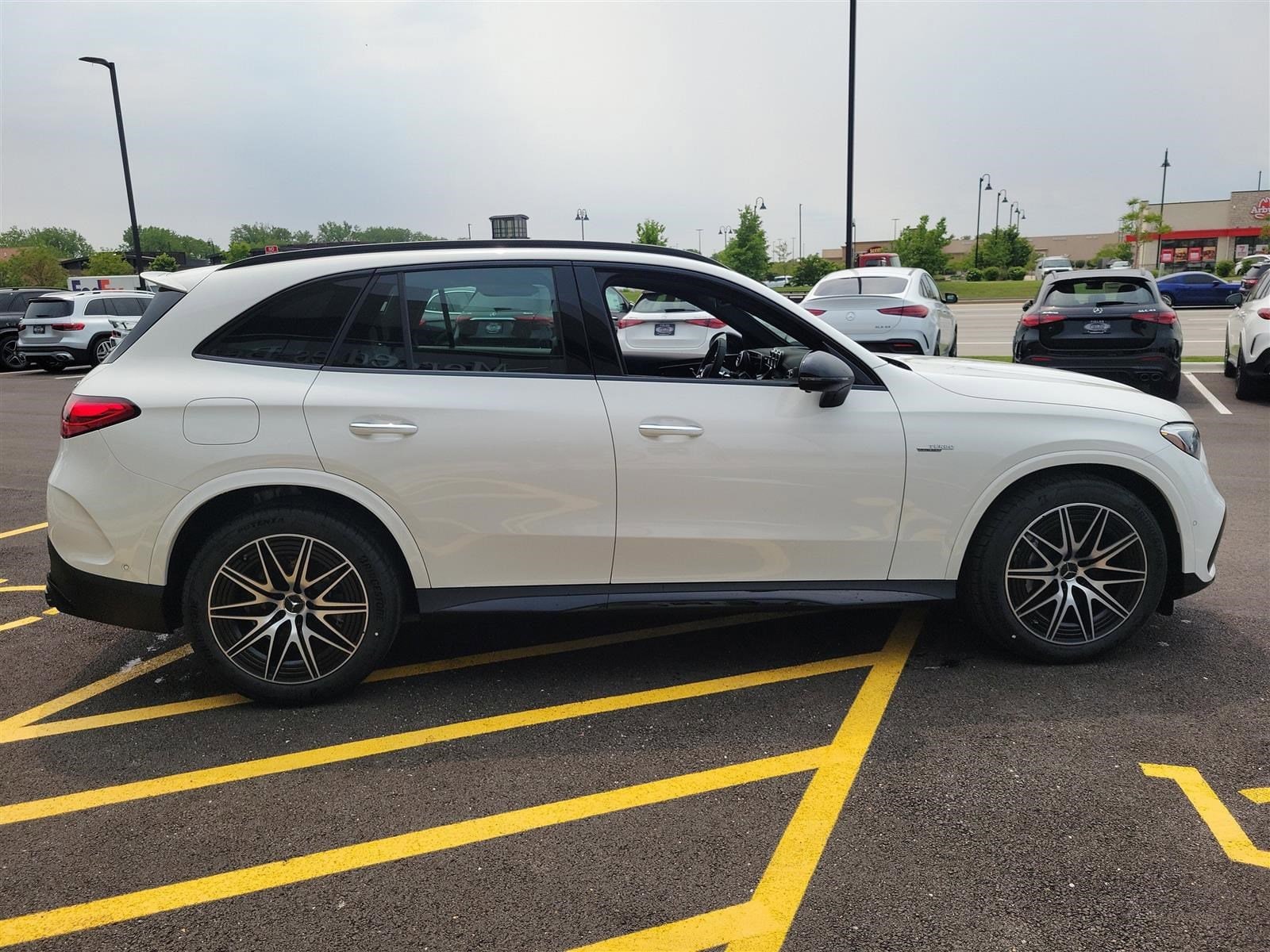 2025 MERCEDES-BENZ GLC-CLASS - Image 8