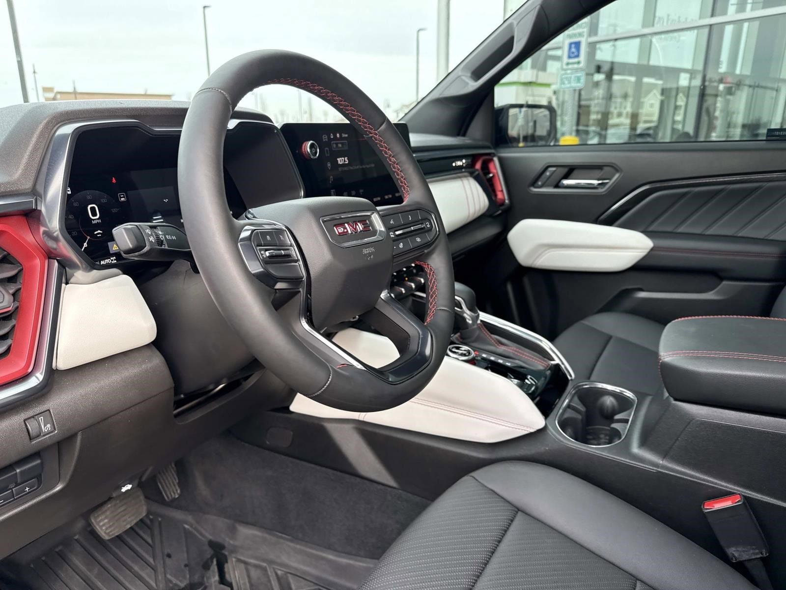 2024 GMC CANYON - Image 28