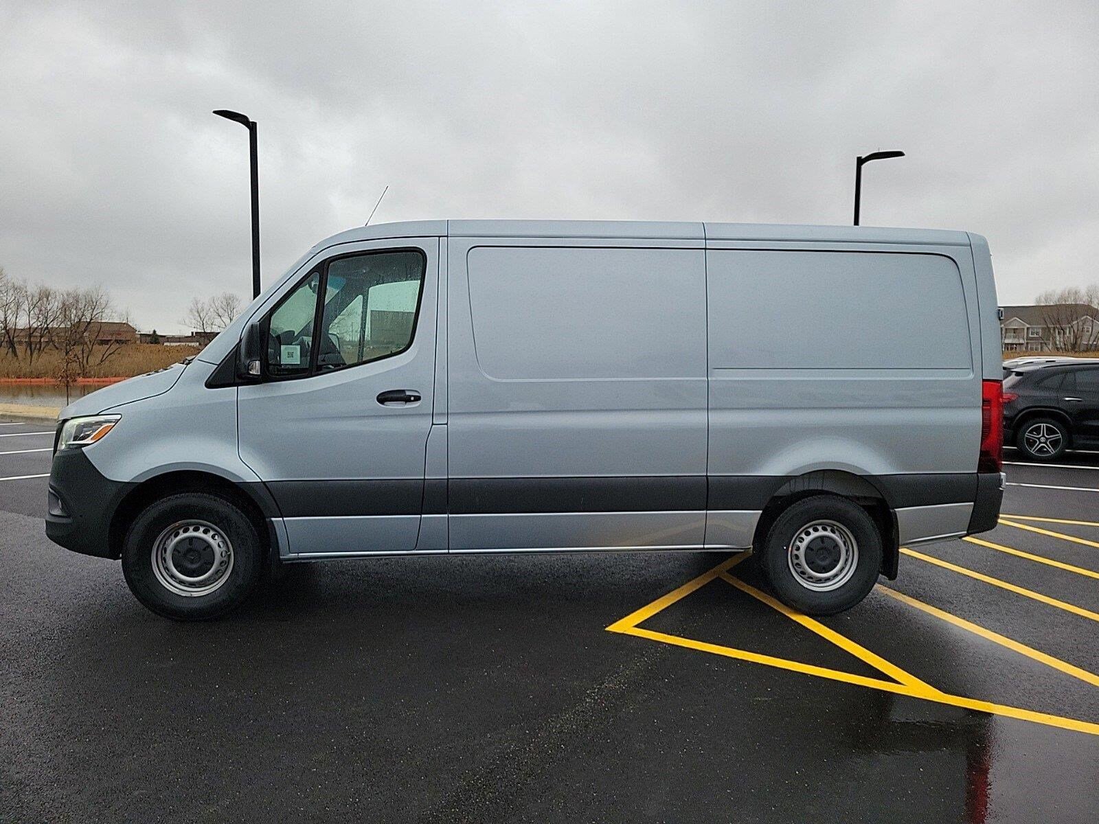 2025 Mercedes Benz Sprinter 2500 photo 2