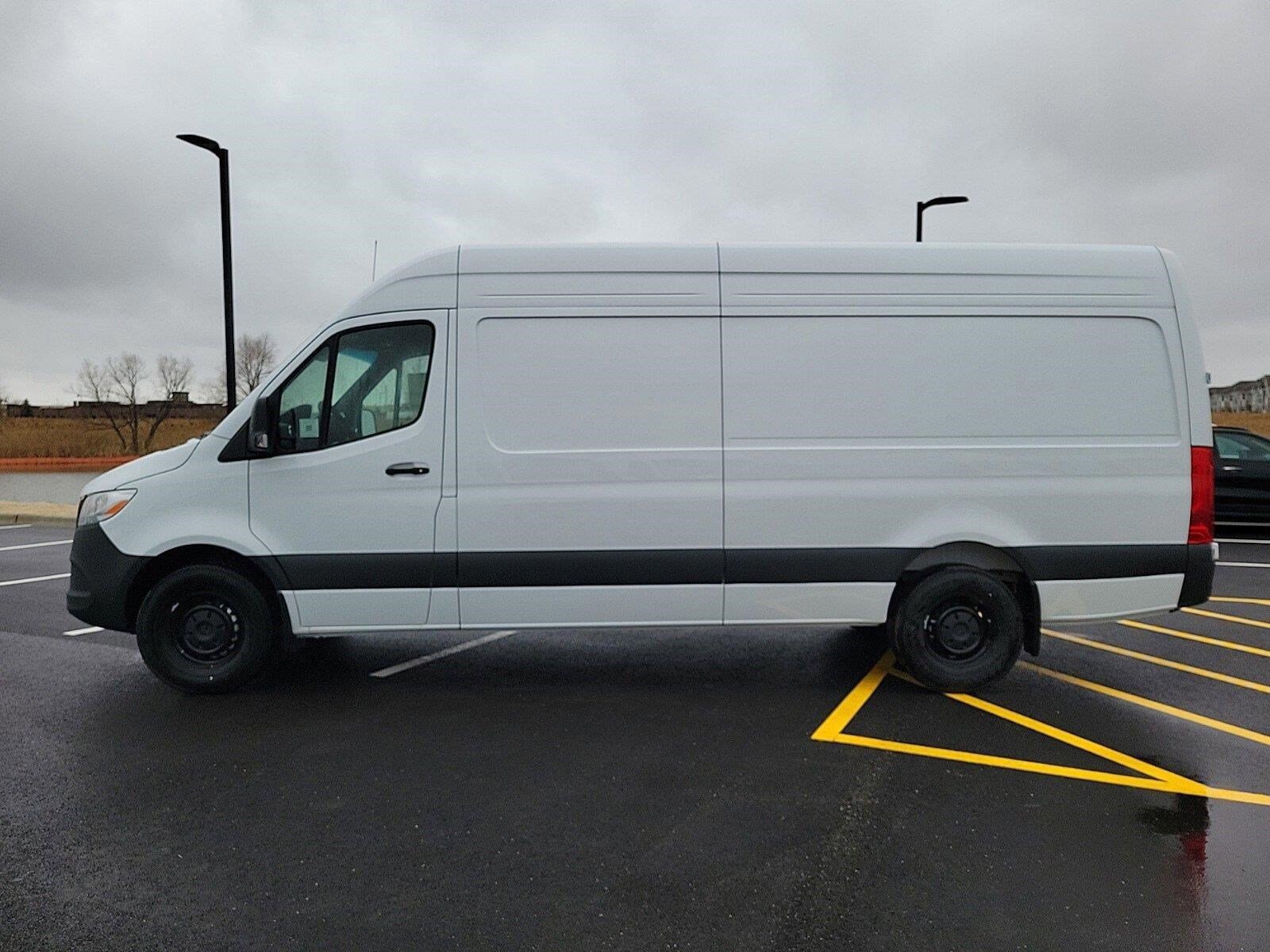 2025 Mercedes Benz Sprinter 2500 photo 2