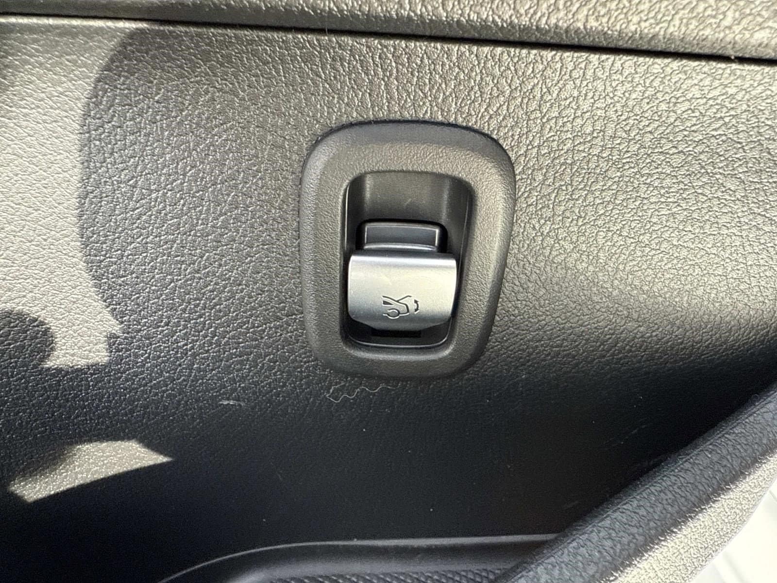 2026 MERCEDES-BENZ C-CLASS - Image 28