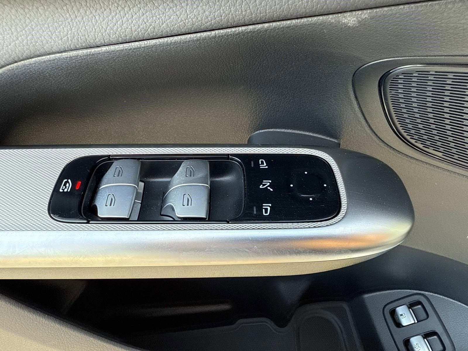 2025 MERCEDES-BENZ GLC-CLASS - Image 24