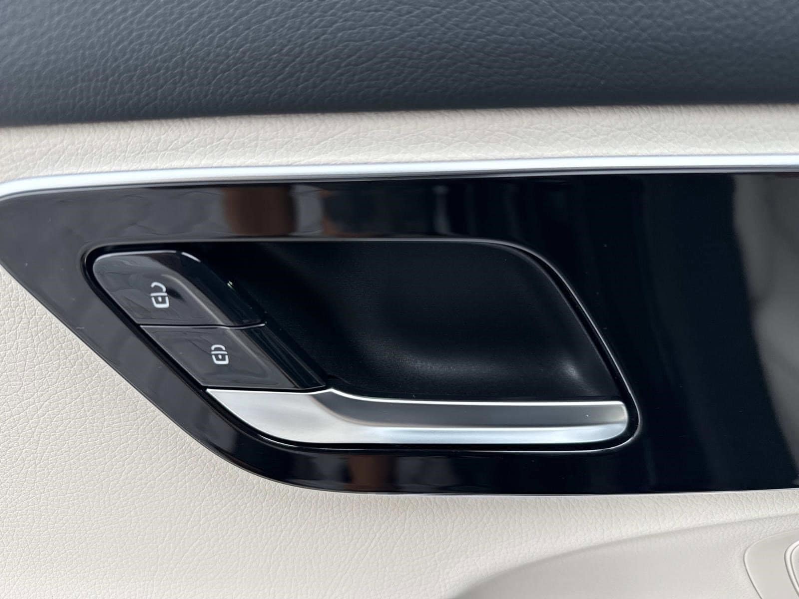 2025 MERCEDES-BENZ C-CLASS - Image 16