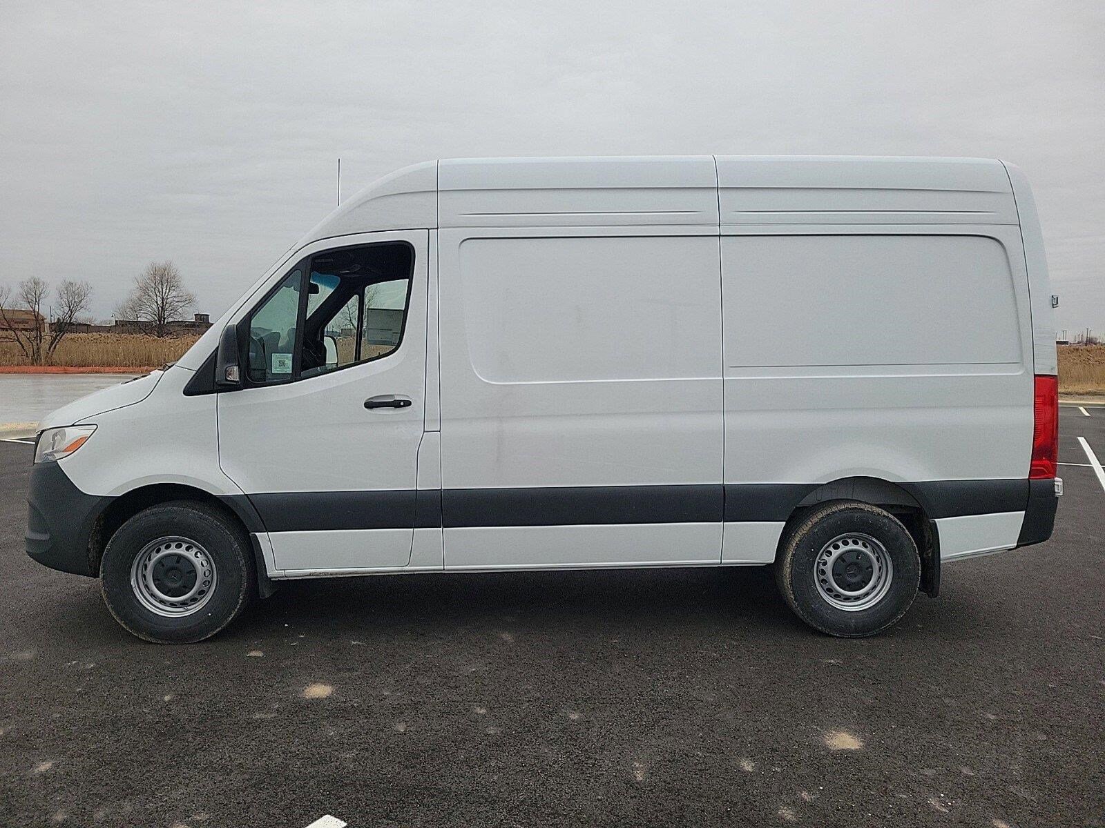 2025 Mercedes Benz Sprinter 2500 photo 2