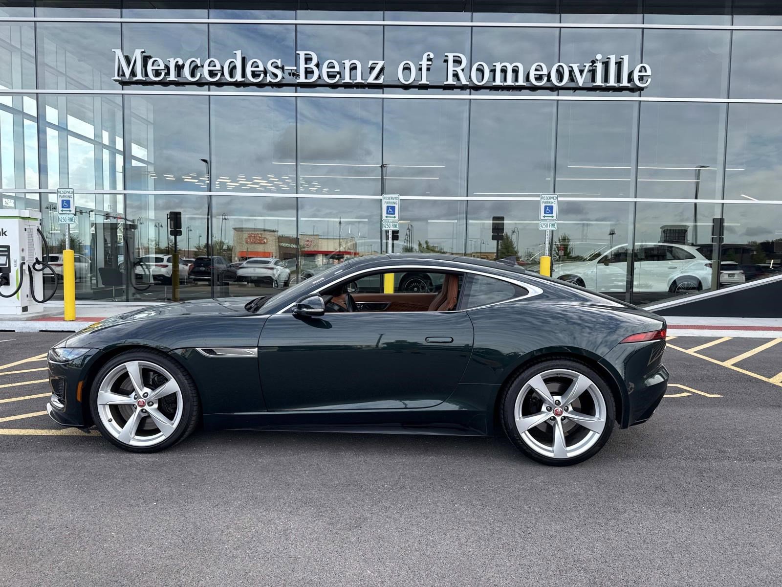 2021 Jaguar F-TYPE R-Dynamic photo 2