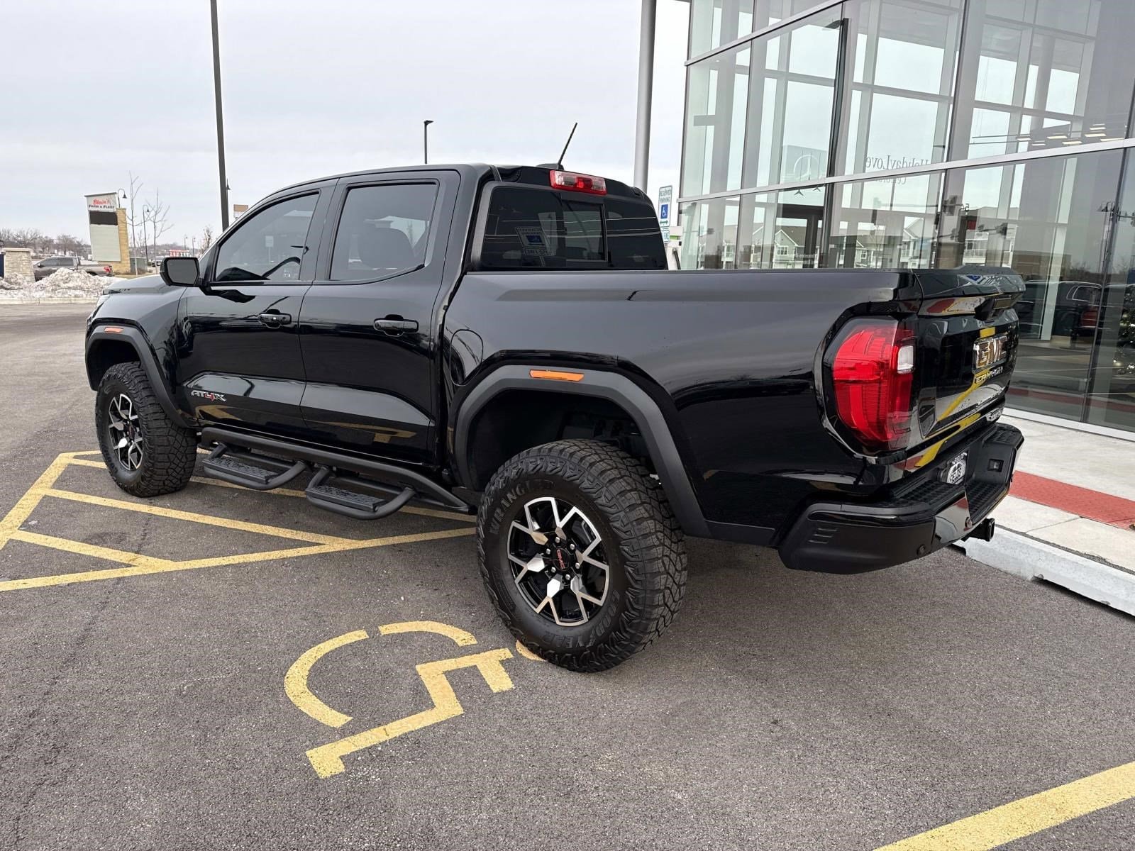 2024 GMC CANYON - Image 10