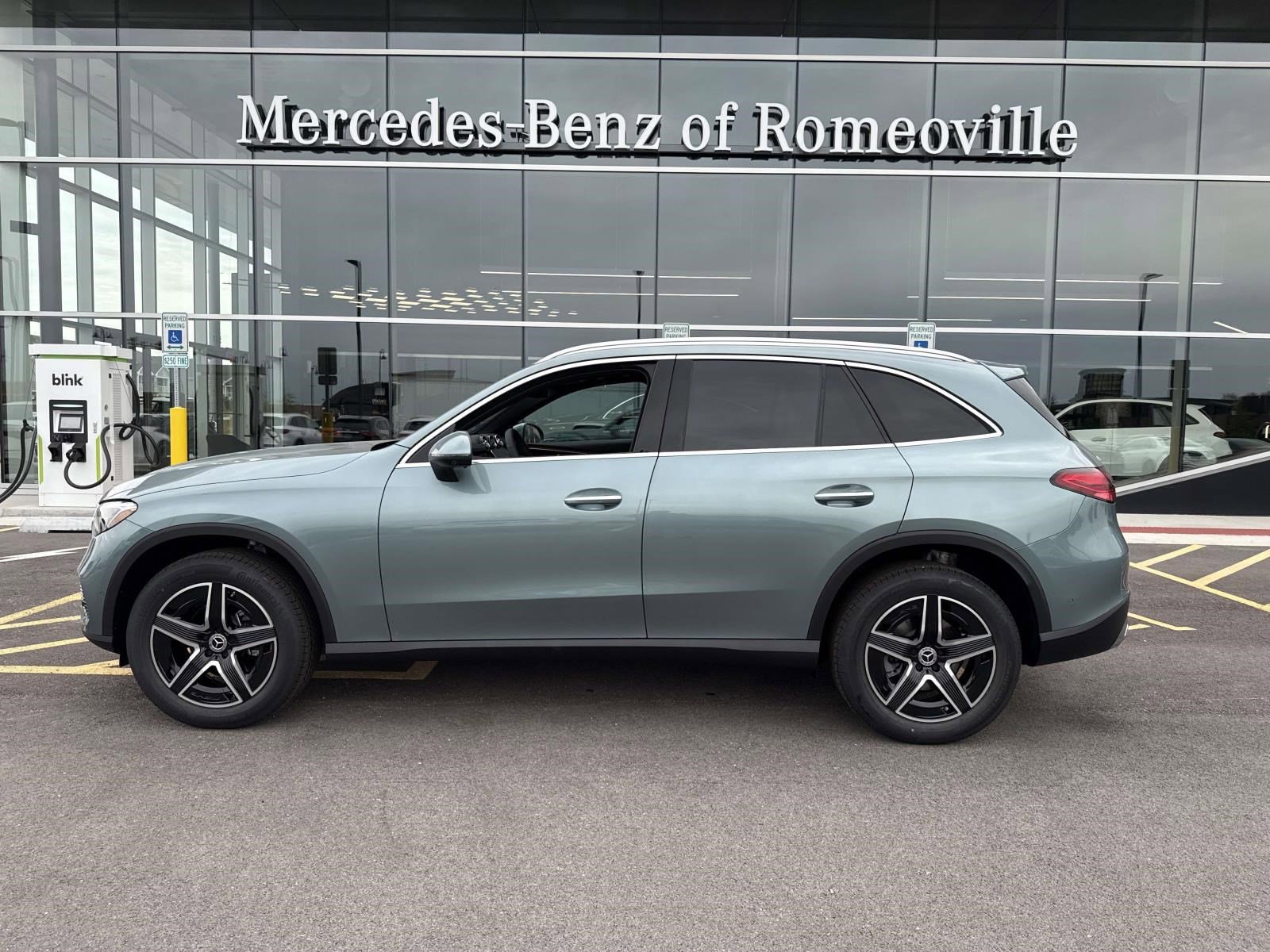 2026 Mercedes Benz GLC 300 4MATIC photo 2
